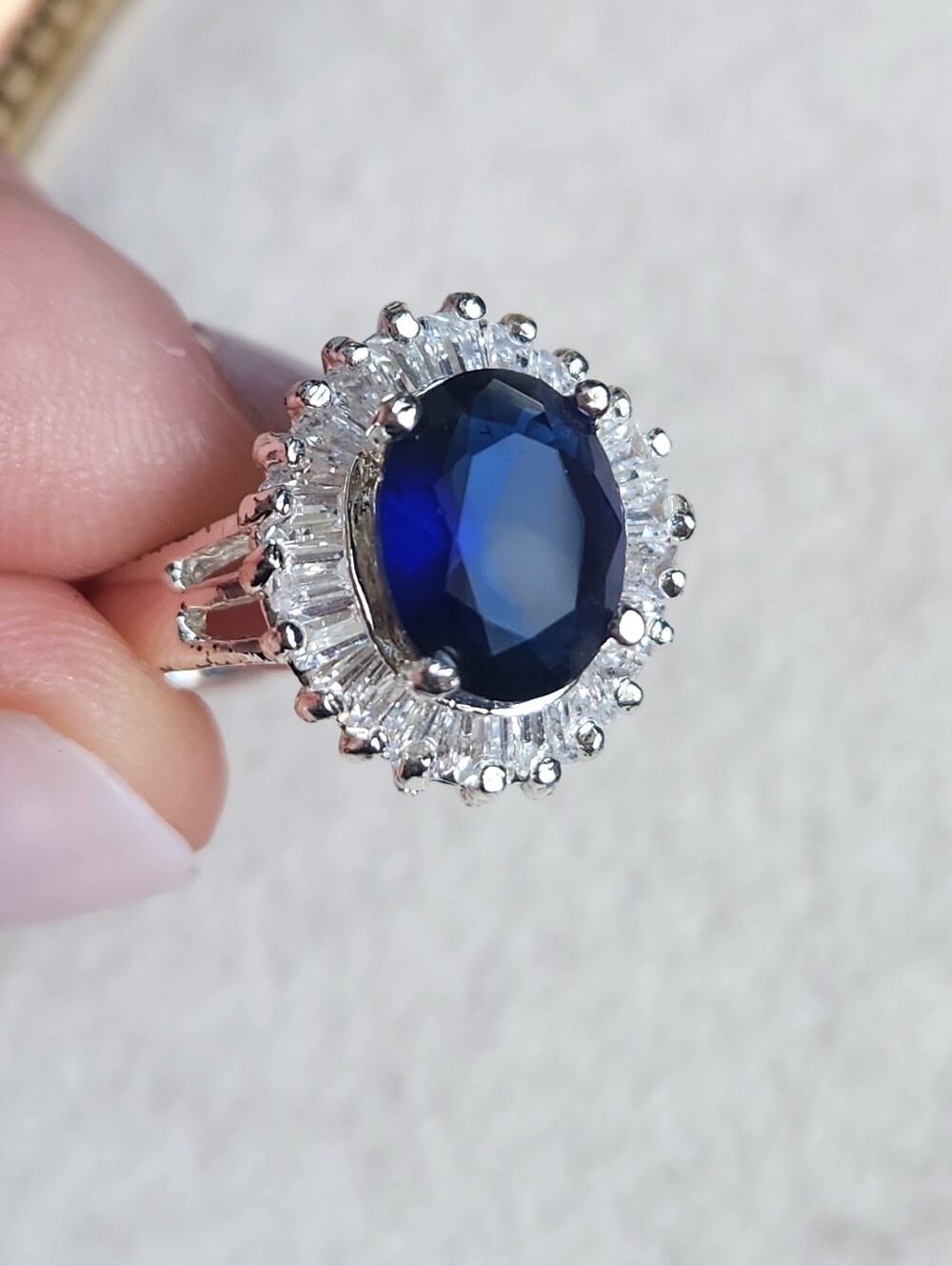 Vintage 925 Sterling Silver Blue Oval Sapphire CZ Halo Cocktail Ring Sz 6.25 - Picture 7 of 7